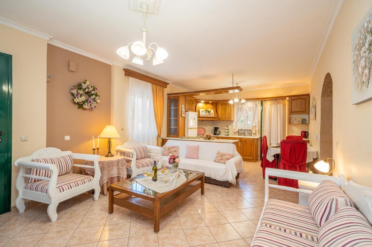 Artemis Superb 2 Bedroom Apartment 700 M Away From The Beach 米尼亚 外观 照片