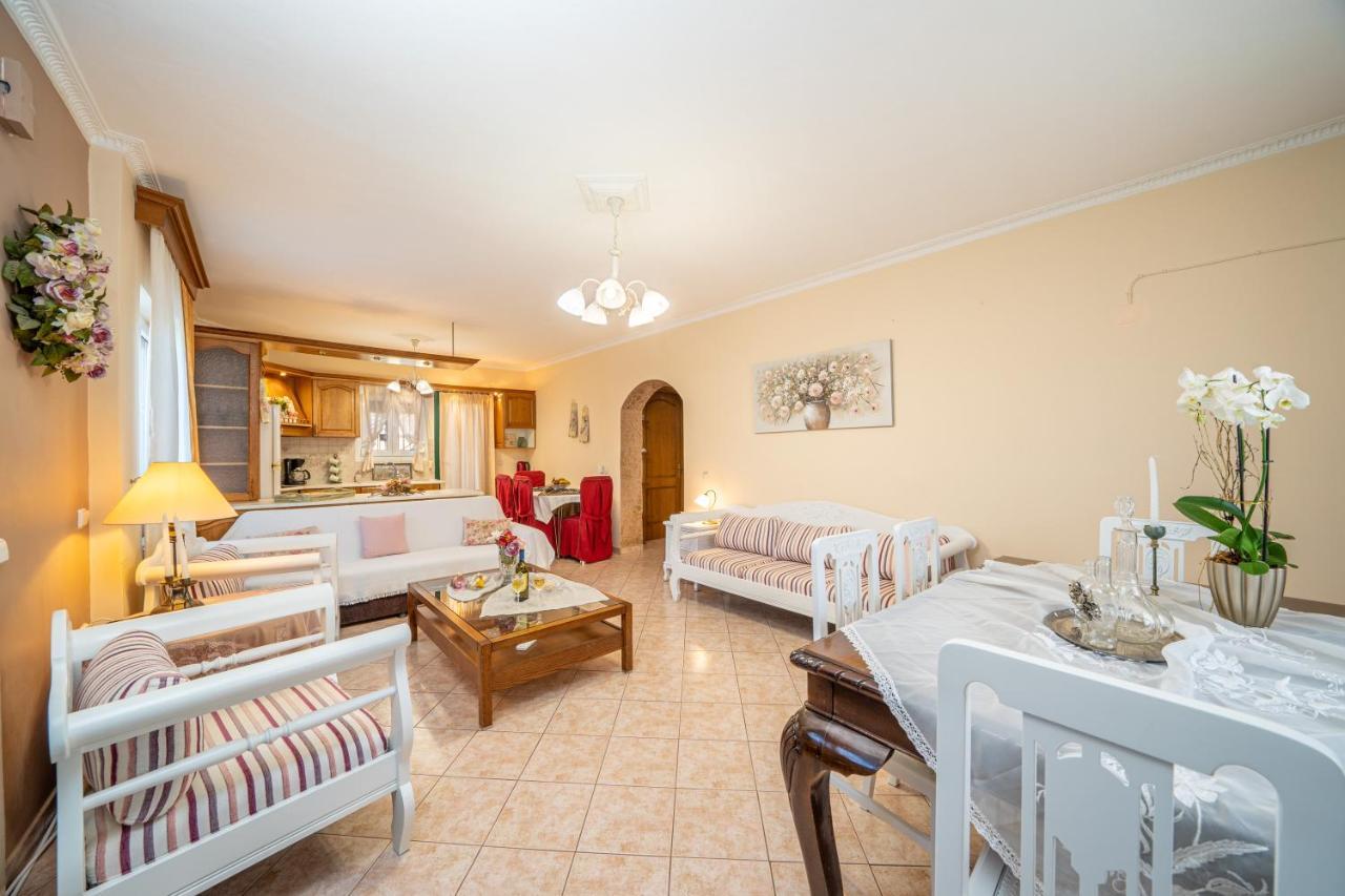 Artemis Superb 2 Bedroom Apartment 700 M Away From The Beach 米尼亚 外观 照片