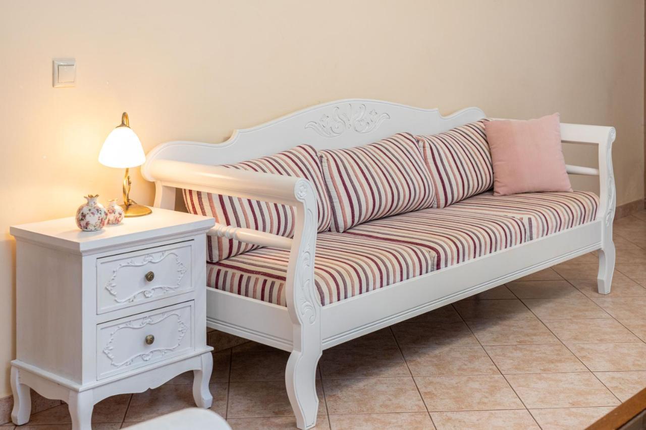 Artemis Superb 2 Bedroom Apartment 700 M Away From The Beach 米尼亚 外观 照片