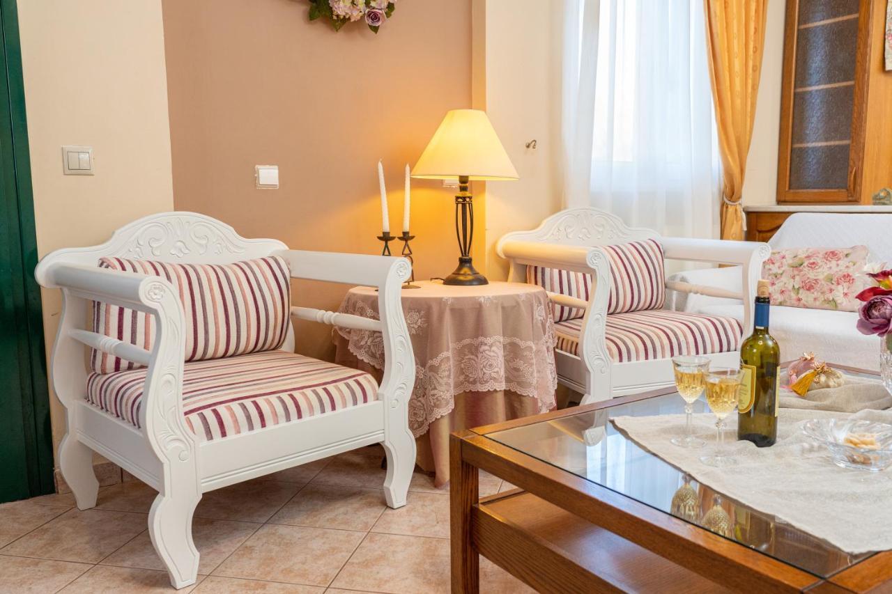 Artemis Superb 2 Bedroom Apartment 700 M Away From The Beach 米尼亚 外观 照片